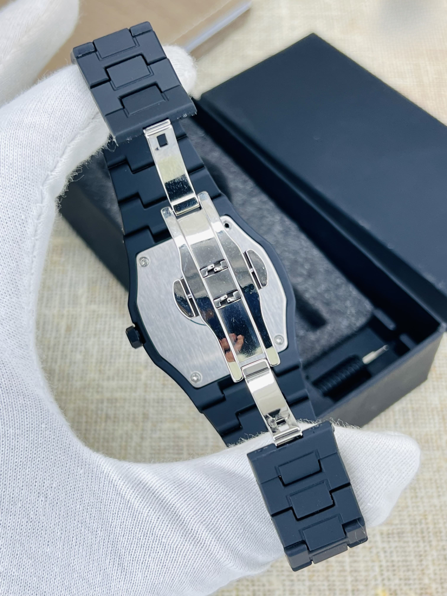AURA FIBER ORIGINAL (1) Aura Fiber Original Watch – Arabic Dial | Butterfly Lock | Box, Tool & Extra Cell Included | PKR 3999 Only | New Arrival at Leejiya Watches - Image 5